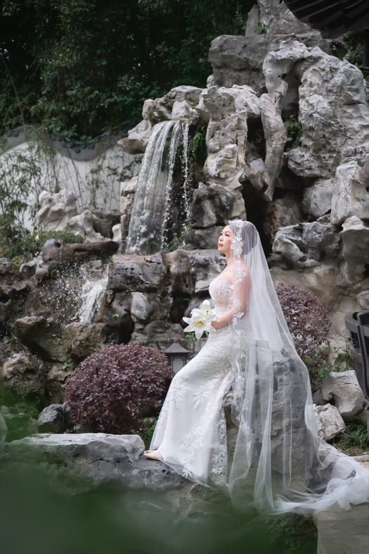 莫雅兰园林瀑布白纱婚纱照