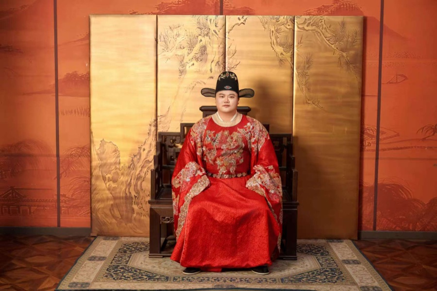陶龙中式礼服单人婚礼照