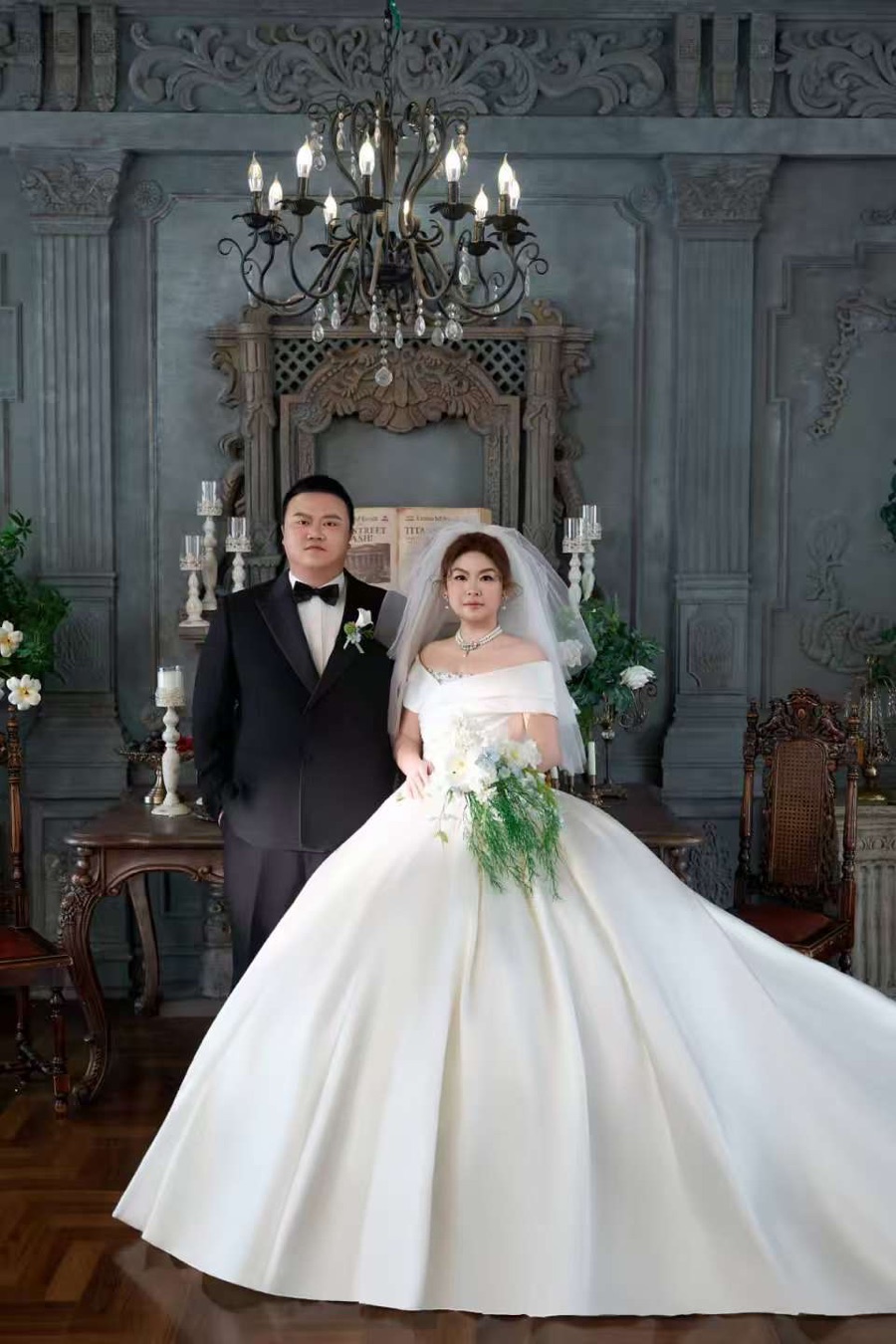 陶龙与莫雅兰白纱全身婚纱照